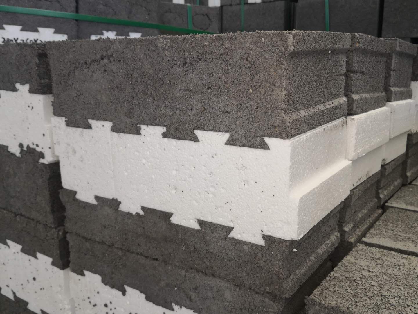 烟台新型自保温混凝土复合砌块批发